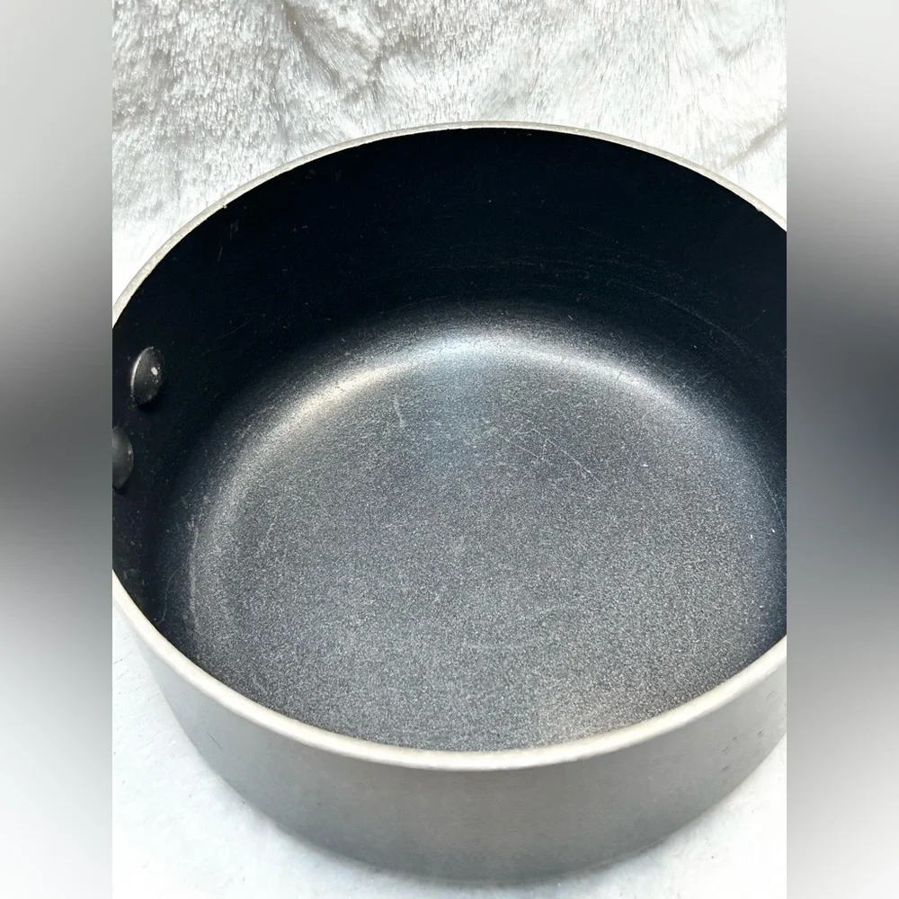 T-FAL NON STICK 1 QUART SAUCE PAN W/GLASS LID